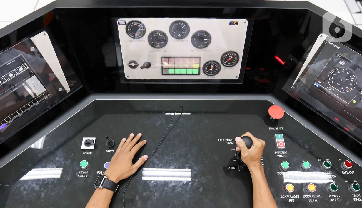 Ukuran simulator LRT Jakarta sendiri lebih kecil dari yang digunakan oleh KCI dan MRT Jakarta. (Liputan6.com/Herman Zakharia)