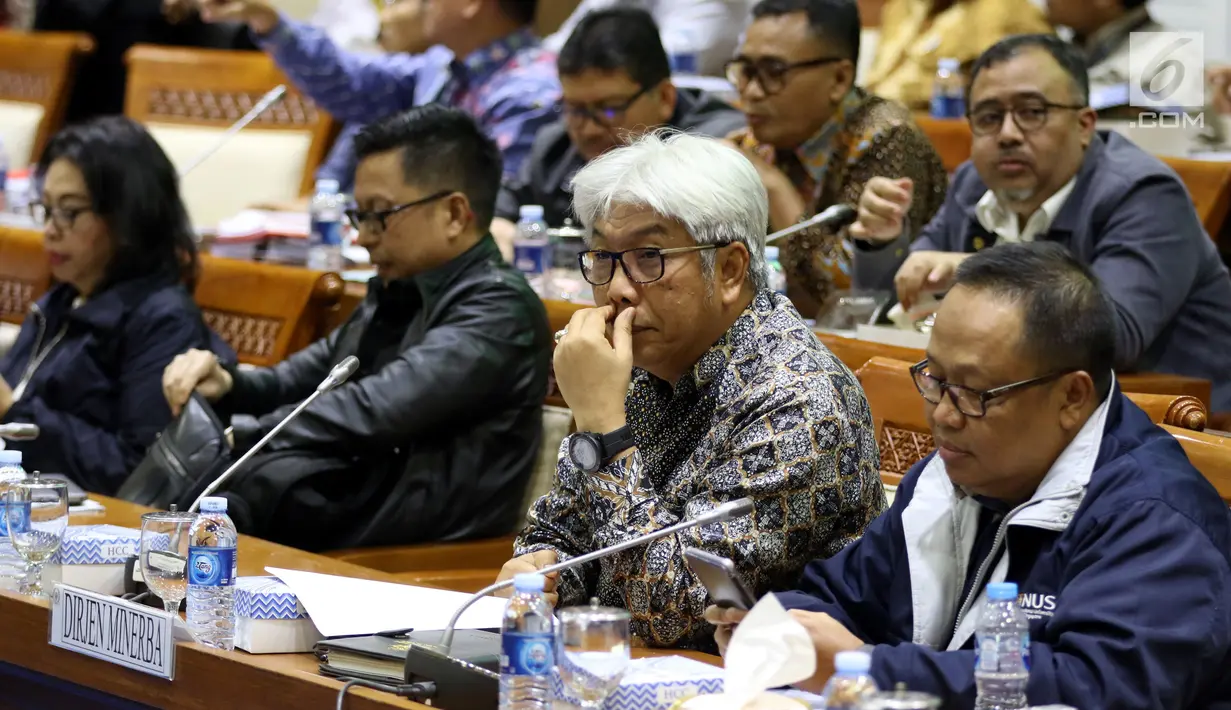 Dirjen Minerba Kementerian ESDM Bambang Gatot Ariyono saat mengikuti rapat dengar pendapat dengan Panja Limbah dan Lingkungan Komisi VII di Nusantara I, Kompleks Parlemen MPR/DPR-DPD, Jakarta, Rabu (6/3). (Liputan6.com/Johan Tallo)