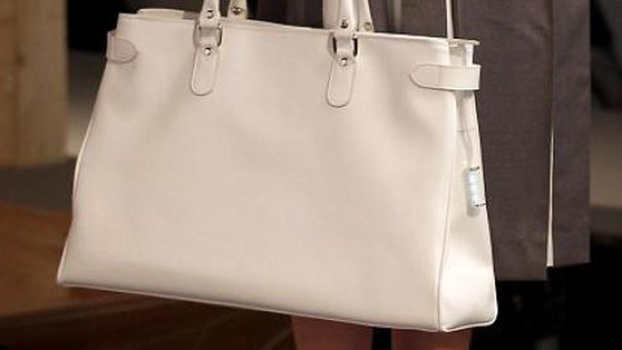 Tas cantik ini bisa berfungsi sebagai charger ponsel