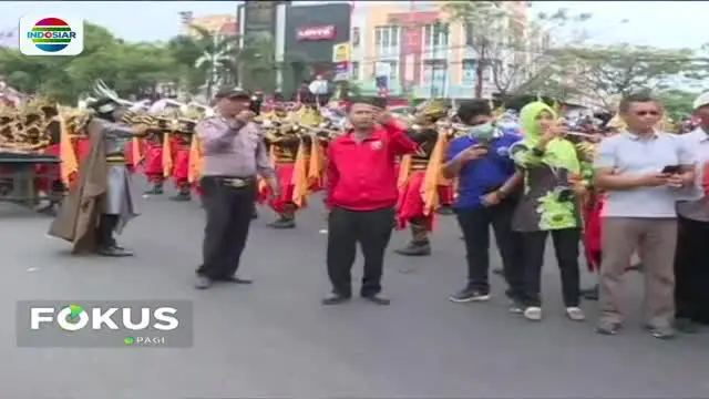 Obor api Asian Games 2018 tiba di Pelabuhan Merak kemudian diarak menuju pusat Kota Cilegon.