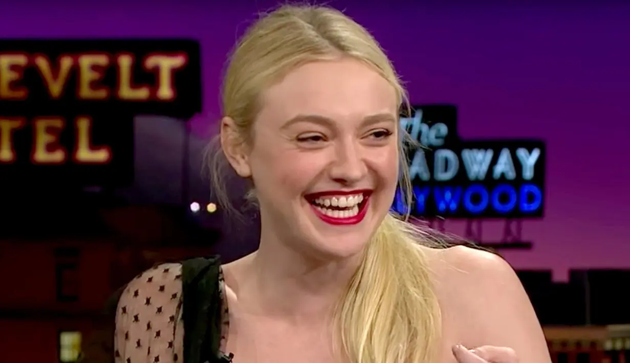 "Kamu tahu saat kamu merasa   seseorang berbohong dan kamu ingin   mengugkapnya," ujar Dakota.  (US Weekly)