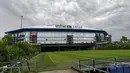 Suasana lapangan Schalke yang digunakan sebagai tempat sesi latihan pemain di Gelsenkirchen, Jerman, Rabu, (29/4/2020).Schalke kembali menggelar latihan jelang rencana akan kembali bergulirnya Bundesliga di tengah pandemi COVID-19 pada Mei mendatang. (AP/Martin Meissner)