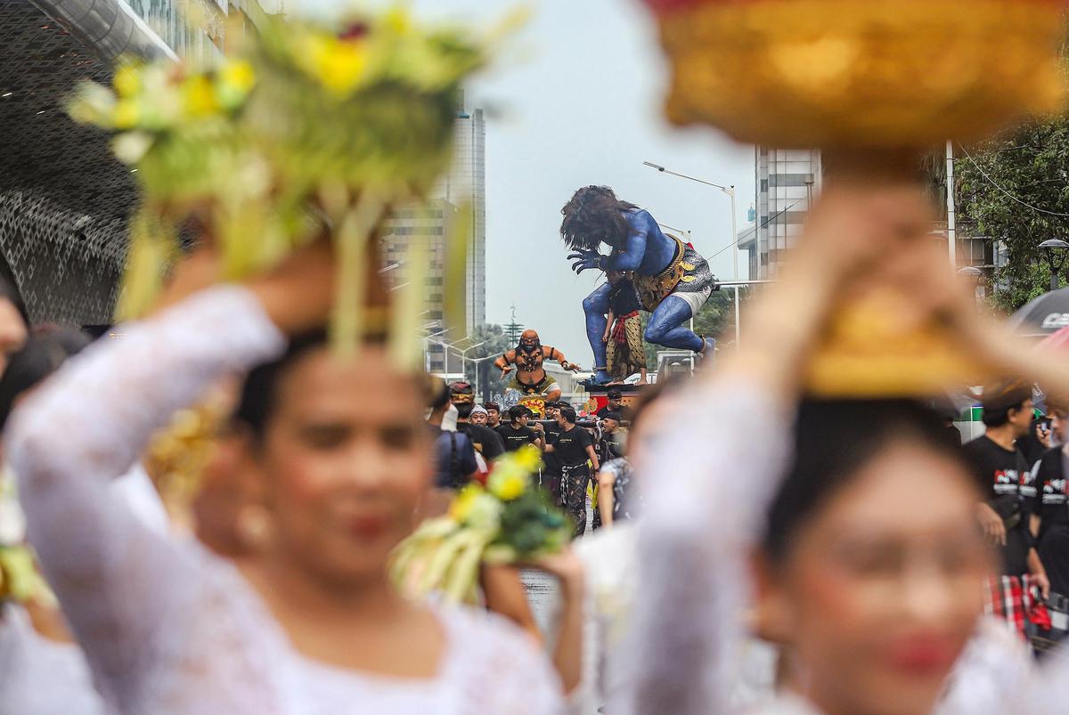 FOTO: Pawai Ogoh Ogoh Semarakkan Jakarta Jelang Hari Raya Nyepi