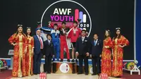 Lifter masa depan Indonesia, Rizky Juniansyah (tengah), berhasil meraih tiga medali emas dan menorehkan rekor dunia di Kejuaraan Angkat Besi Junior Asia 2020 di Uzbekistan Sports Complex, Uzbekistan, Minggu (16/2/2020). (dok. PB PABBSI)