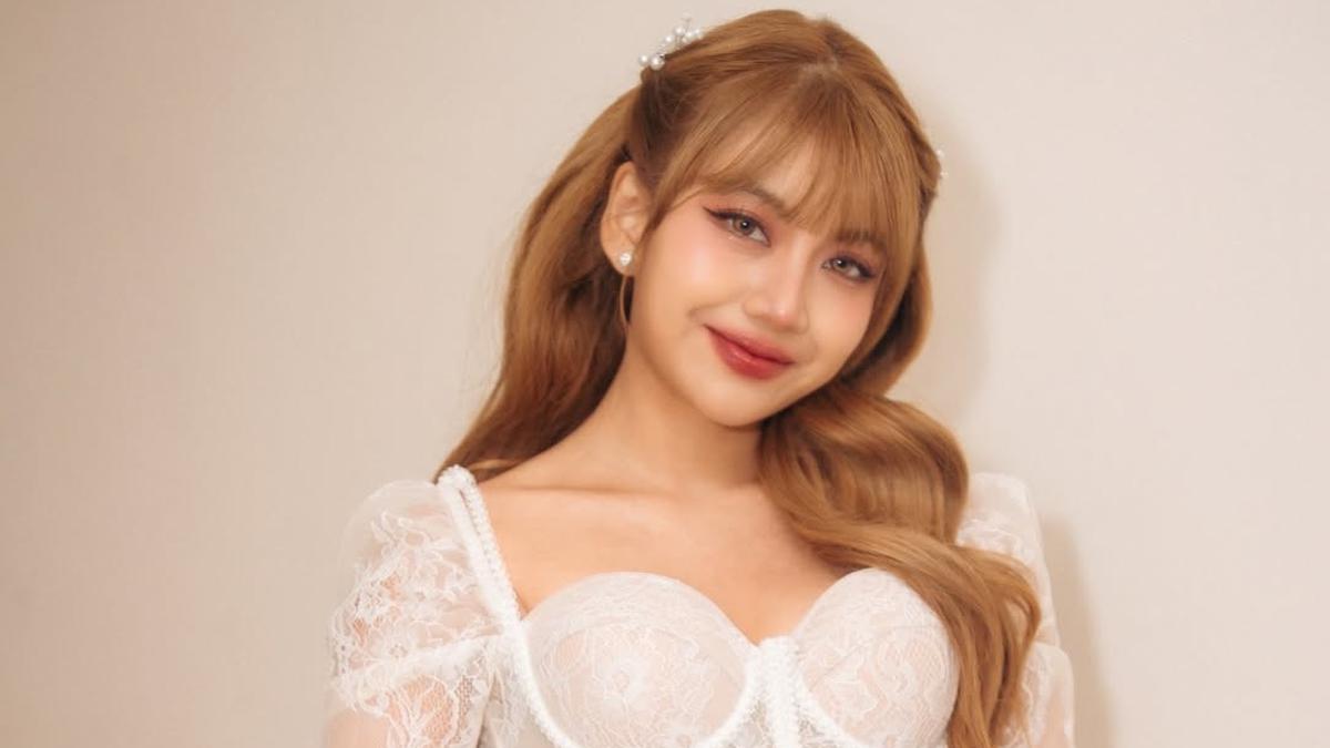Bak Dewi dalam Balutan Putih, Gaya Ghea Indrawari Tampil Anggun dengan Gaun Corset Lace