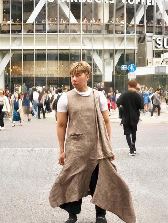 FOTO: Mengintip Fashion Unik ala Roy Kiyoshi - Page 1 ...