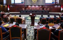 VIDEO: Momen Hotman Ngegas Bicara 'Hanya Tuhan yang Tahu', Ketua MK Lempar Senyum