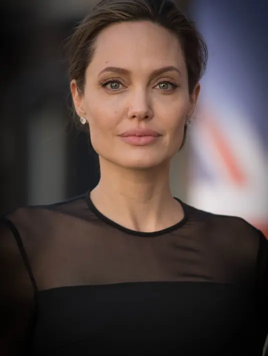 Saat wawancara dengan E!News Manajer Jolie, Gayer Konsinski menyatakan Jolie akan melakukan yang terbaik untuk anaknya, ia juga menghargai jika publik mengerti keadaannya saat ini. (AFP/Bintang.com)
