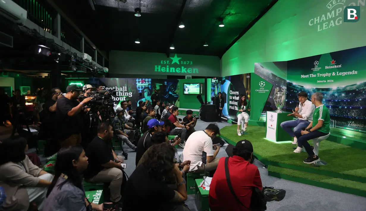 <p>Legenda Real Madrid, Fernando Morientes, hadir dalam acara bertajuk Meet The UEFA Champion League Trophy and Legends di MGP Space SCBD, Jakarta, Jumat (26/4/2024). (Bola.com/M iqbal Ichsan)</p>
