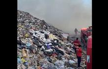 TPA Suwung Denpasar Bali Kembali Terbakar, Petugas Berjibaku Padamkan Api