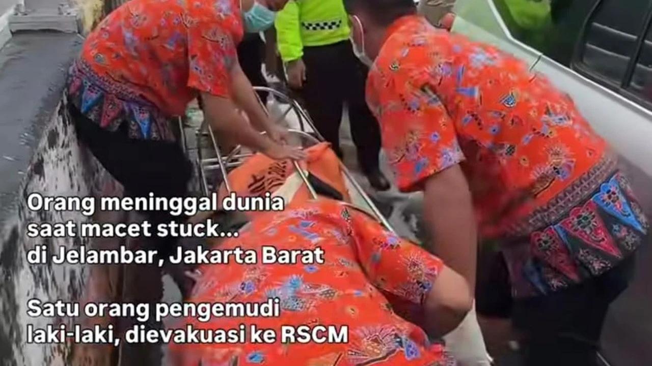 Pengemudi Mobil Meninggal saat Macet