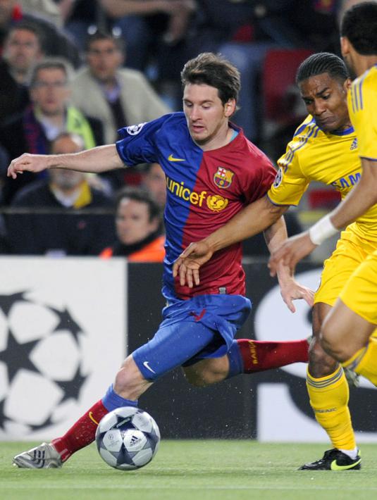 3. Dalam delapan kali sejarah pertemuan Barcelona kontra Chelsea, Messi hanya mampu membawa Barcelona meraih satu kali kemenangan. (AFP/Lluis Gene)