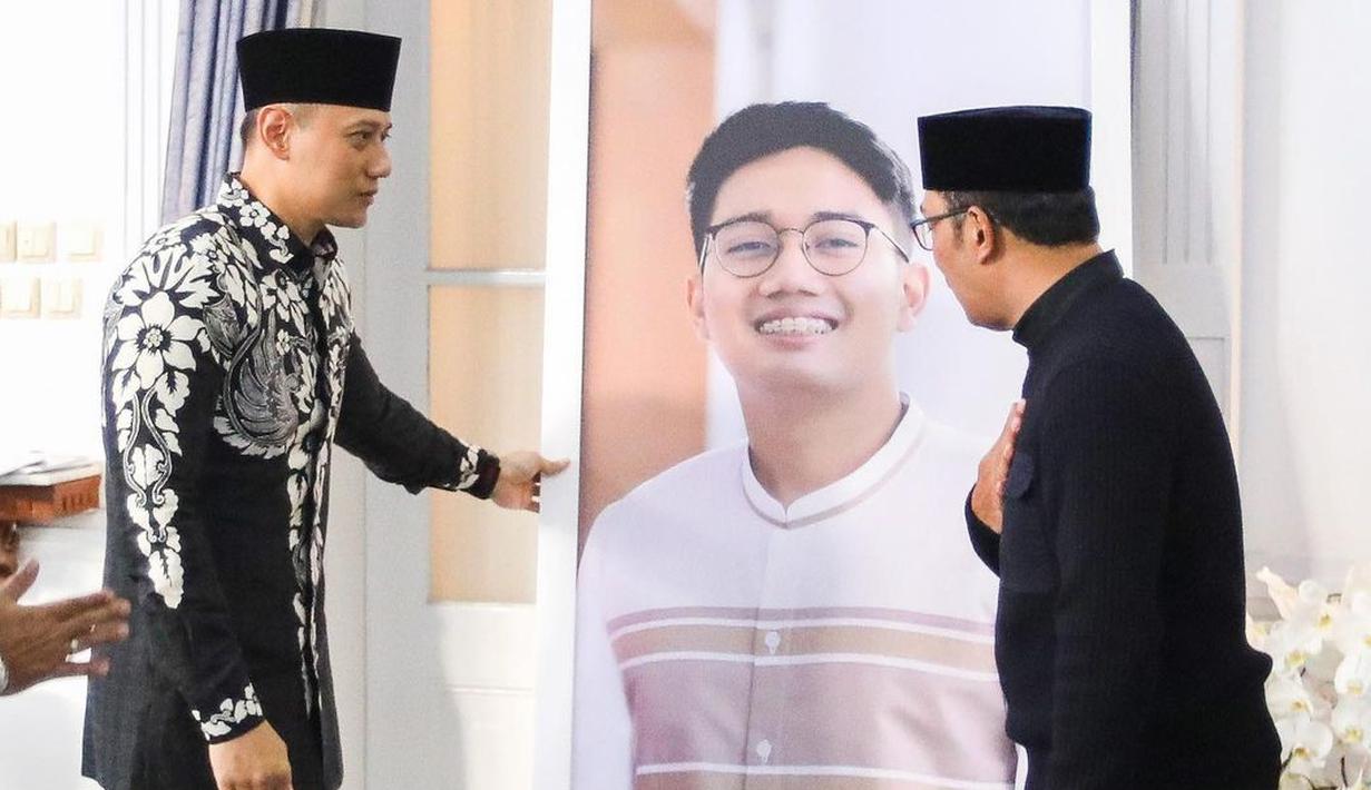 <p>Pada kesempatan tersebut, Agus Yudhoyono mengaku kagum pada ketegaran Ridwan Kamil, yang dalam kondisi berduka tetap berusaha menunaikan tugas sebagai Gubernur Jawa Barat. (FOTO: instagram.com/@agusyudhoyono)</p>