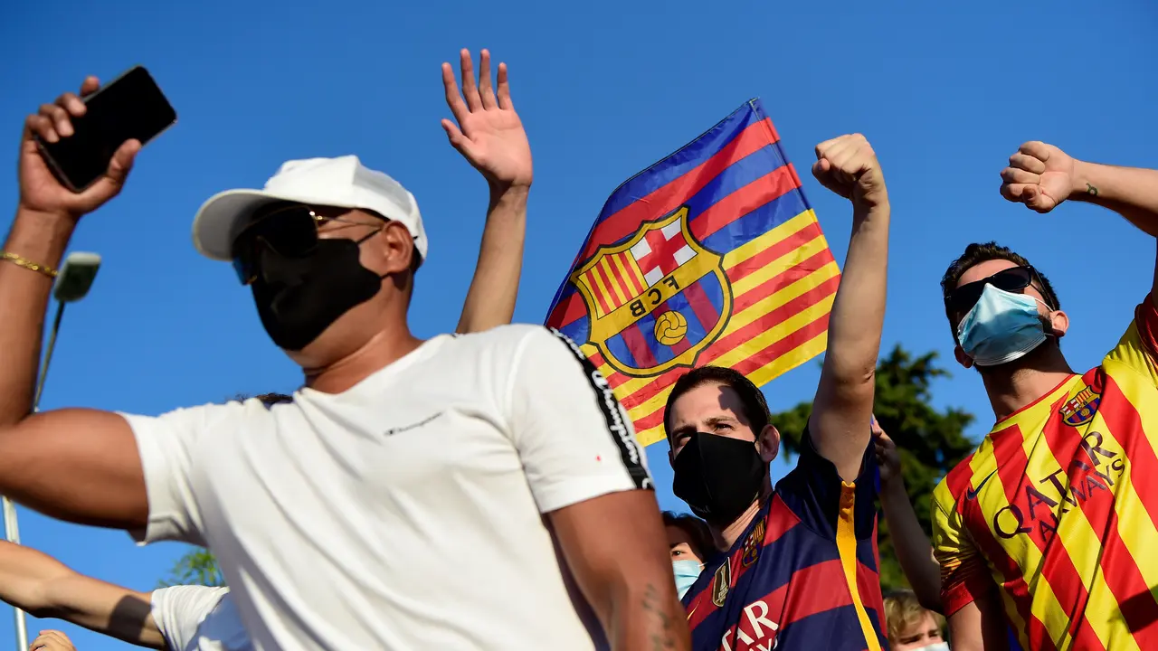 Kembali Gelar Demo, Suporter Berusaha Terobos Kantor Barcelona