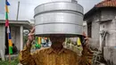 Tradisi Nyadran dilakukan di bulan Sya'ban atau Ruwah untuk mengucapkan rasa syukur dengan mengunjungi makam leluhur serta kerabat yang ada di suatu kelurahan atau desa. (DEVI RAHMAN/AFP)