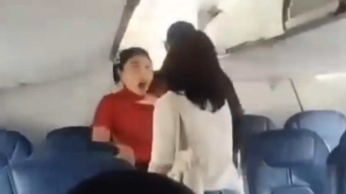 Pramugari Wings Air Dicekik Penumpang Diduga Anggota DPRD Sumut, Maskapai Tempuh Jalur Hukum
