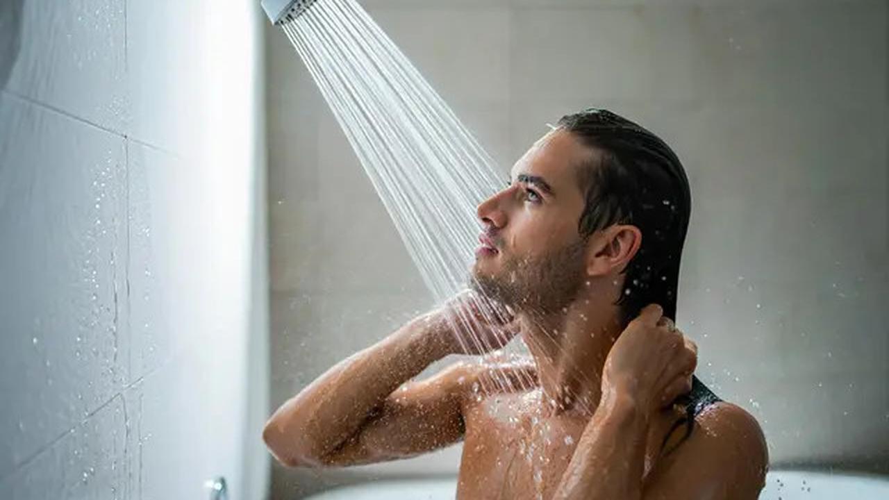 Mandi Air Dingin atau Hangat? Mana yang Lebih Sehat untuk Tubuh?