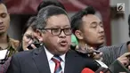 Sekjen PDIP Hasto Kristiyanto memberi keterangan pers usai menemui Ketum PDIP Megawati Soekarnoputri di Teuku Umar, Jakarta, Sabtu (6/1). PDIP resmi menerima surat mandat pengunduran diri Abdullah Azwar Anas. (Liputan6.com/Arya Manggala)
