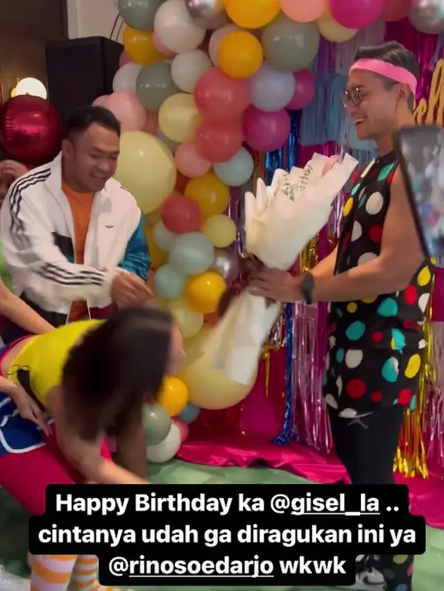 7 Potret Seru Kejutan Ulang Tahun Gisel, Tampil Nyentrik dengan Gaya Sporty 80-an