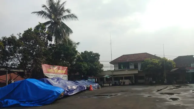 Kondisi Polsek Ciracas Rabu (12/12/2018) pagi. (Liputan6.com/Ady Anugrahadi)