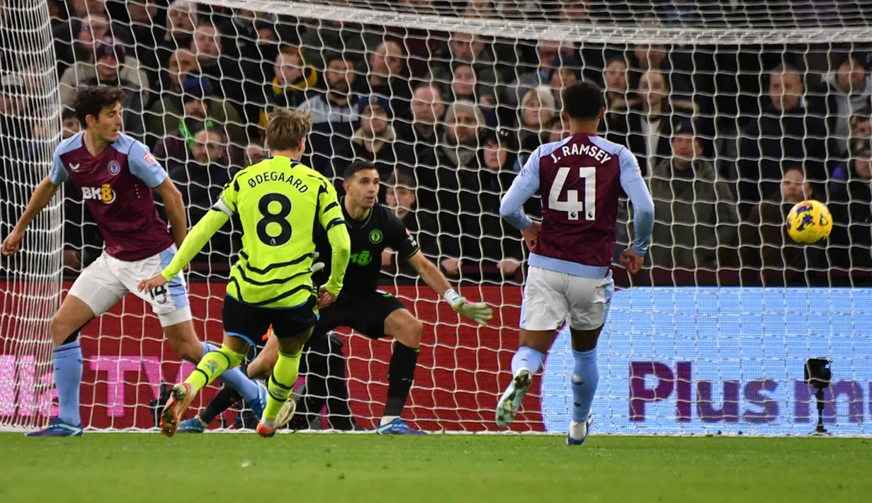 Arsenal harus rela kehilangan puncak klasemen Liga Inggris usai kalah 0-1 dari Aston Villa pada pekan ke-16 Liga Inggris. Gol tunggal Aston Villa dicetak John McGinn. (AP Photo/Rui Vieira)