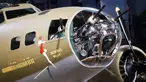 Boeing B-17 Flying Fortress, Memphis Belle saat dipamerkan di Museum Nasional Angkatan Udara AS, Dayton, Ohio, Rabu (16/5). Bomber Perang Dunia II ini dipamerkan untuk pertama kalinya usai direstorasi bertahun-tahun di museum. (AP Photo/John Minchillo)