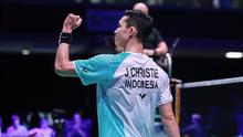 Tunggal putra Indonesia Jonatan Christie melakukan comeback saat mengalahkan Shi Yu Qi pada final Denmark Open 2025 di Jyske Bank Arena, Minggu (19/10) malam WIB.. Jonatan pun meraih podium juara.&nbsp;(foto: PBSI)