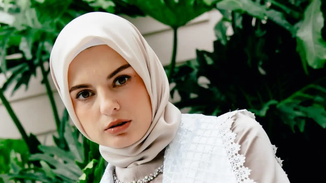 Koleksi busana muslim dari Kolaborasi Desainer Toera Imara dan MYD