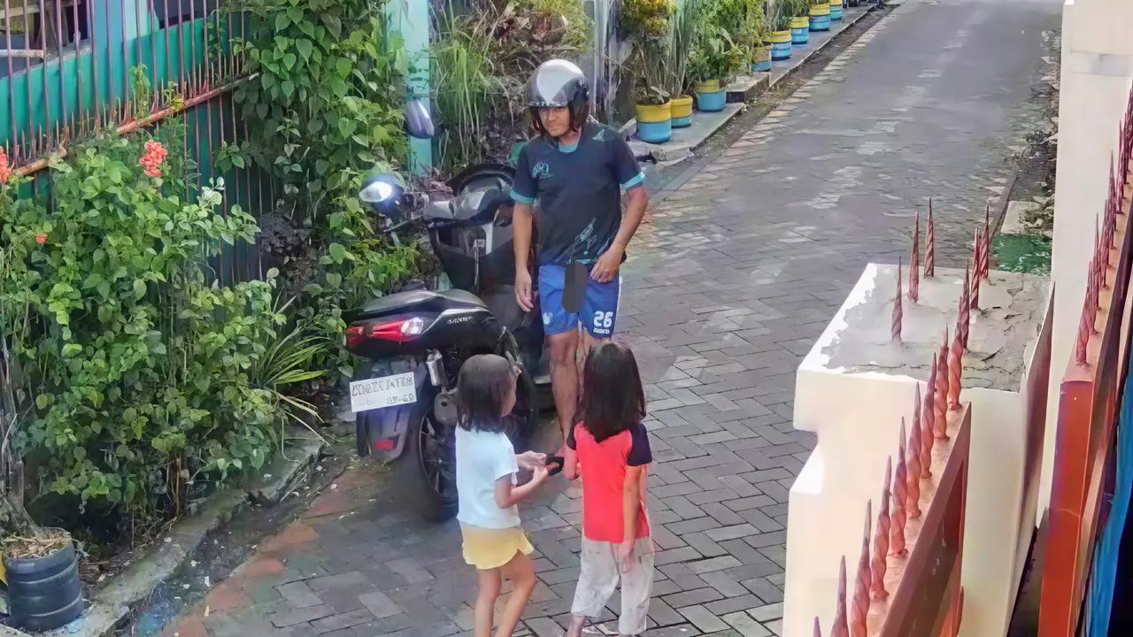 tangkapan layar CCTV pria eksibisionis di Makassar