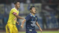 Striker Persib Bandung, Samsul Arif, pada laga persahabatan melawan PS Polri di Stadion Wibawa Mukti, Bekasi, Sabtu (12/3/2016). (Bola.com/Vitalis Yogi Trisna)