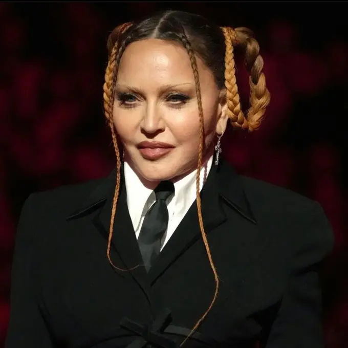 Nyaris Tak Dikenali, Wajah Madonna di Grammy Awards 2023 Curi Atensi