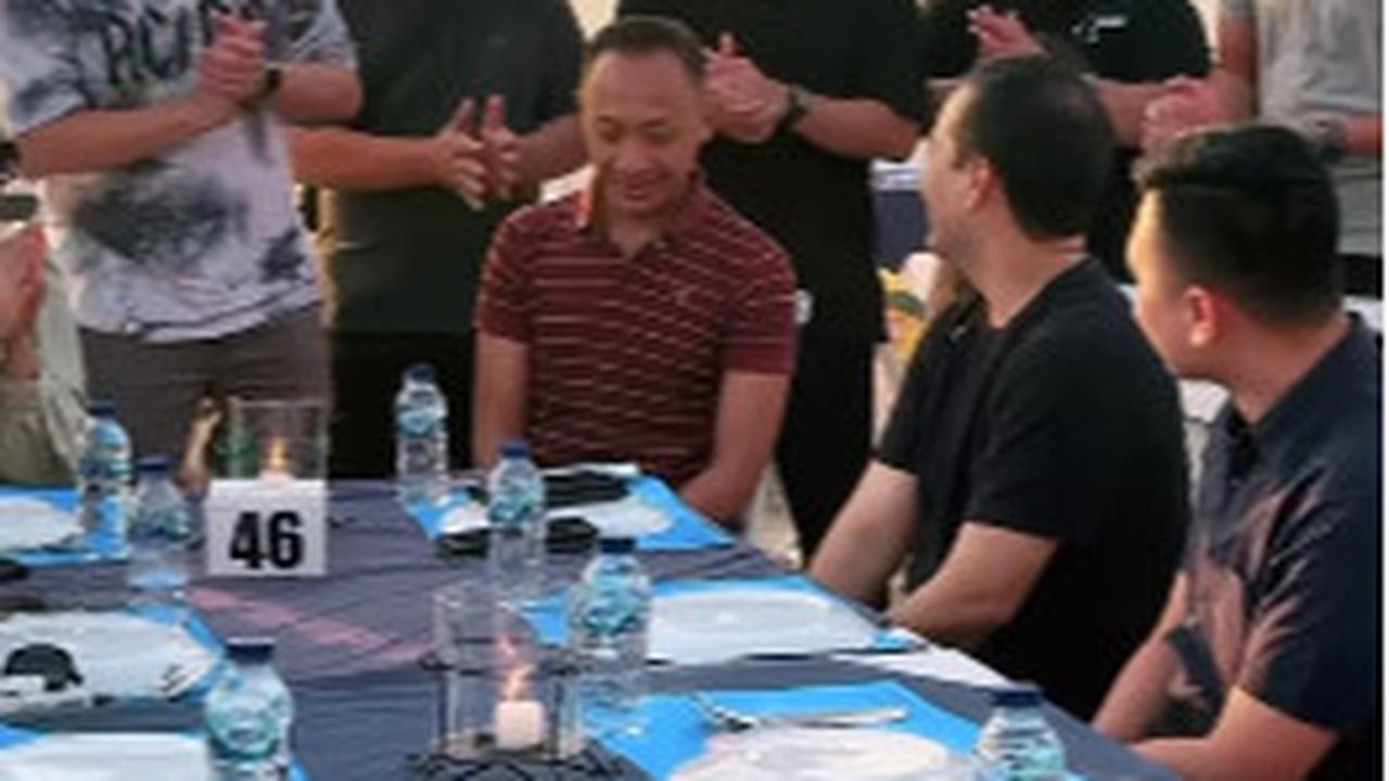 Pak Bhabin Ultah Dirayakan di Pinggir Pantai, Minta Naik Pangkat ke Sekpri Kapolri lalu Dapat 2 'Kado' Spesial