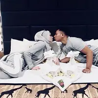 Pasangan Vicky Prasetyo dan Angel Lelga sering menjadi perbincangan. Sejak keduanya menjalin hubungan hingga pernikahan mewah digelar, keduanya tak luput dari perhatian warganet. (instagram/vickyprasetyo777)