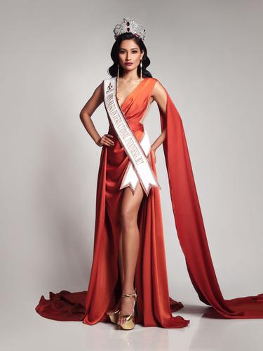 Riskyana Hidayat, perwakilan Indonesia untuk berkompetisi di ajang Miss Aura International yang digelar di Turki (ist)