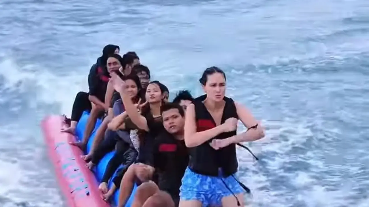 Naik Banana Boat, Luna Maya Tampil Sporty Ikut Tren Aura Farming ala Bocah Pacu Jalur
