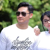 Penyanyi dan pemeran Dewi Perssik usianya genap 32 tahun pada 16 Desember silam. Sebuah kejutan telah disusun oleh sang suami Angga Wijaya pada hari jadinya tersebut. (Instagram/anggawijaya88)