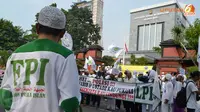 Aksi unjuk rasa, berkaitan dengan bentrokan yang dipicu sengketa lahan di Alam Sutera, Kampung Paku Alam, Serpong, Tangerang, Kamis (6/6) lalu. (Liputan6.com/Panji Diksana)