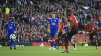 Gelandang Manchester United, Paul Pogba, mencetak satu gol melalui titik penalti saat mengalahkan Leicester City 2-1 pada pekan pertama Premier League di Stadion Old Trafford, Sabtu (11/8/2018) dini hari WIB. (AP Photo/Jon Super)