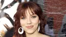 Pada tahun 2002, ternyata Scarlett Johansson pernah menindik hidungnya. (Dok/Popsugar)