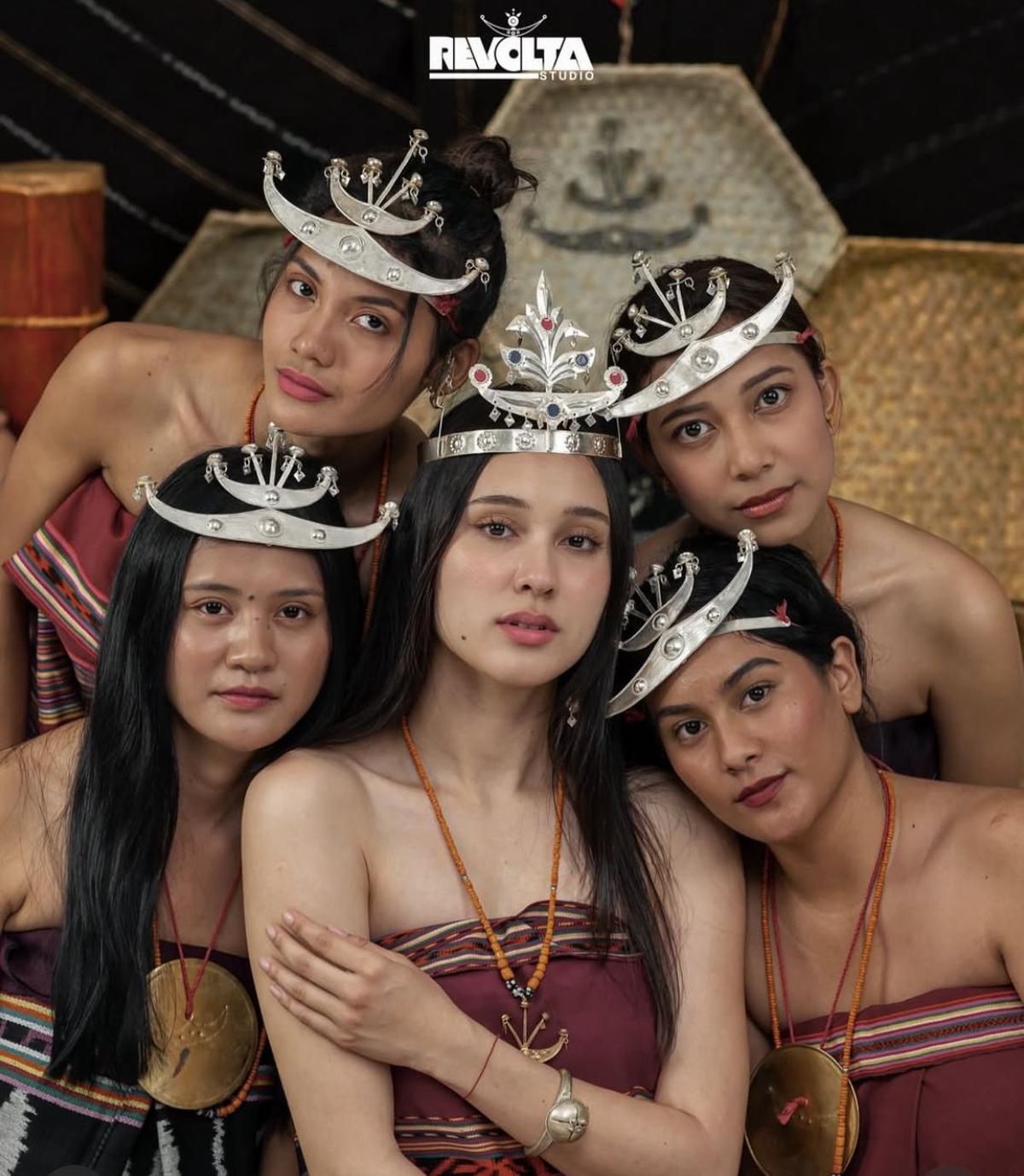 7 Potret Yasmin Napper dalam Balutan Tais Timor, Tampil Flawless dan Tuai Pujian