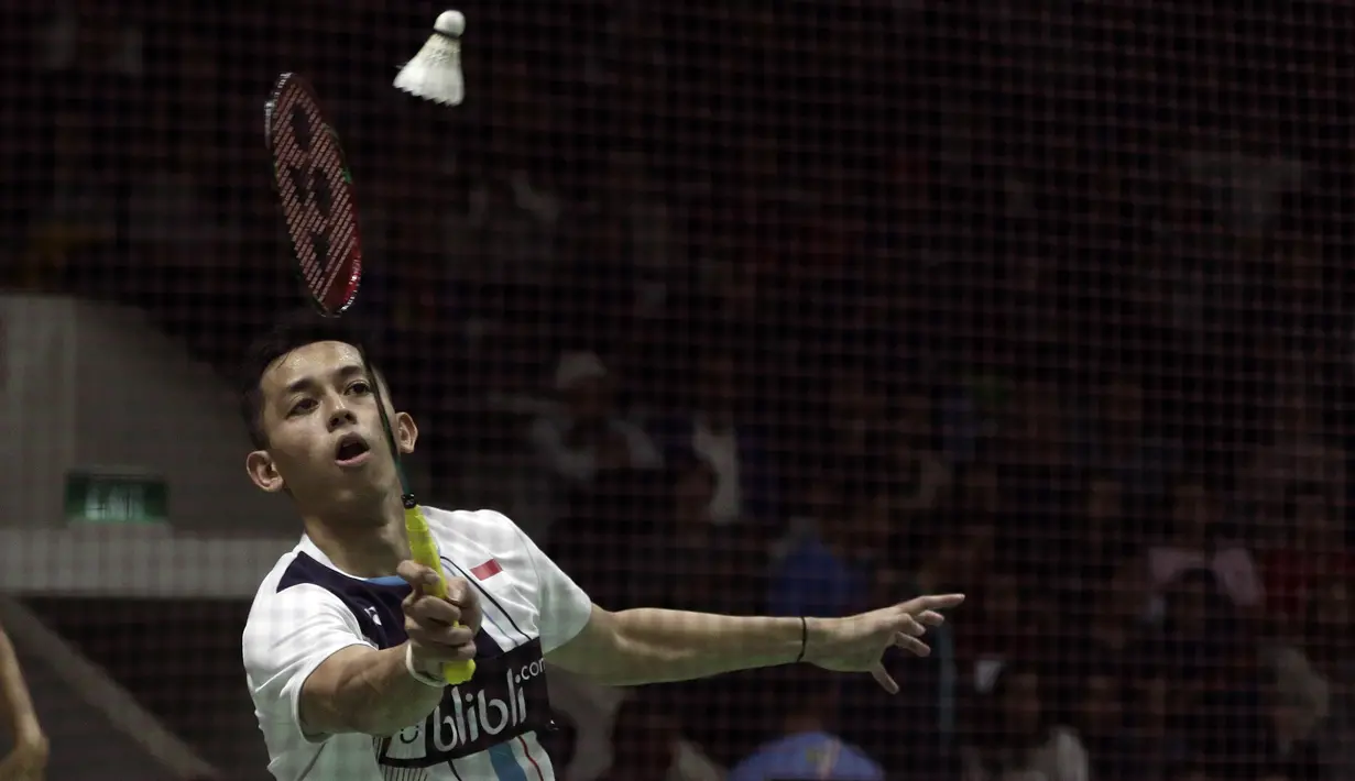 Ganda Putra Indonesia, Fajar Alfian/Muhammad Rian, saat menghadapi ganda China, Xuan Yi Ou/Zhang Nan, pada laga Indonesia Masters 2020 di Istora, Jakarta, Kamis (16/1). Fajar/Rian unggul 21-10, 12-21 dan 21-19. (Bola.com/Yoppy Renato)