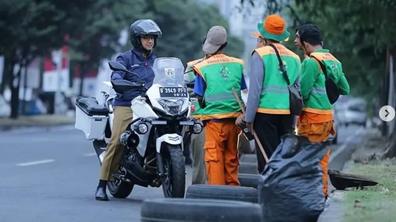 Anies Baswedan naik motor