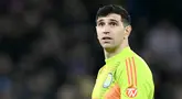 Emiliano Martínez menjadi satu-satunya pemain Aston Villa yang tak tergantikan pada fase grup UCL 2024/2025. Dengan performa yang konsisten, kipper Timnas Argentia itu selalu tampil penuh dalam delapan laga yang dijalani The Villans. Dari 8 laga, Martinez hanya kebobolan 6 gol. (AFP/Justin Tallis)