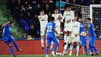 Duel Getafe vs Real Madrid dalam lanjutan La Liga 2018-2019 di Coliseum Alfonso Perez, Jumat dini hari WIB (26/4/2019). (AFP/Javier Soriano)