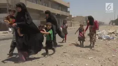 Operasi pembebasan Mosul dari ISIS tetap berlanjut saat Idul Fitri, militer Irak mulai menyerang garis pertahanan terakhir ISIS di Kota Tua Mosul.