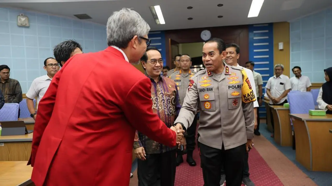 Kapolda Sulawesi Selatan (Sulsel), Irjen Pol Andi Rian R Djajadi saat melakukan kunjungan silaturahmi ke Universitas Hasanuddin (Unhas) Makassar (Istimewa)