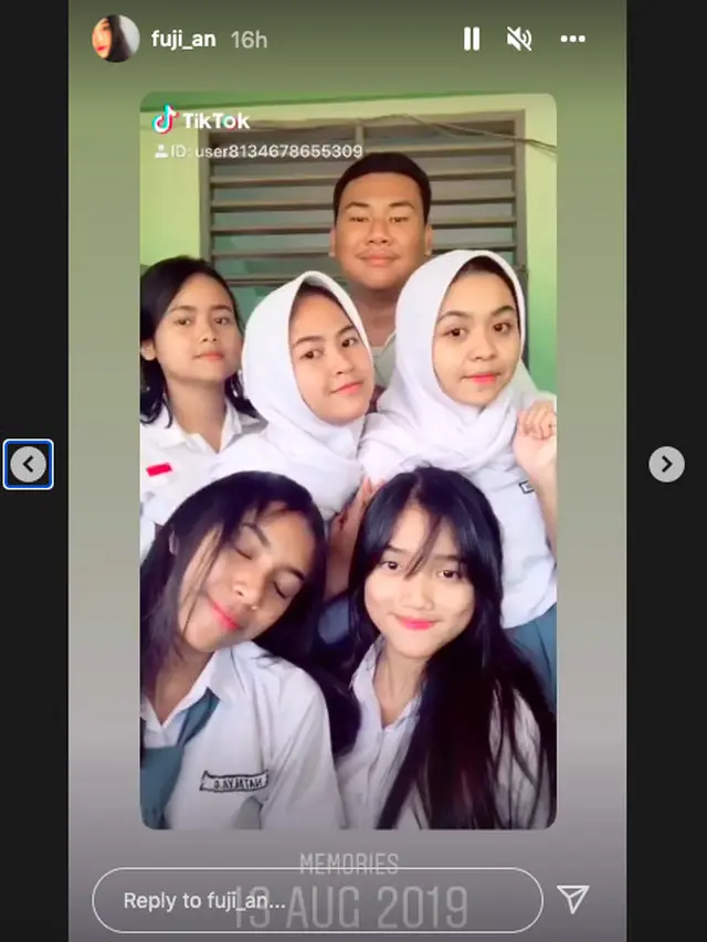 Fuji Bagikan Potret Lawas Saat Masih Sekolah