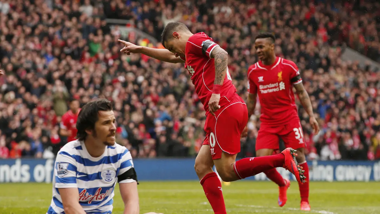 Philippe Coutinho mencetak gol ke gawang QPR
