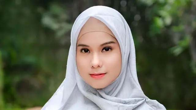 Potret Annisa Pohan dalam balutan hijab