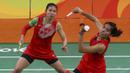 Pasangan Indonesia, Greysia Polii/Nitya Krishinda Maheswari, kalah dari wakil China, Tang Yuanting/Yu Yang, pada perempat final Olimpiade 2016 di Rio de Janeiro, Brasil, Senin (14/8/2016). (Reuters/Marcelo Del Pozo)